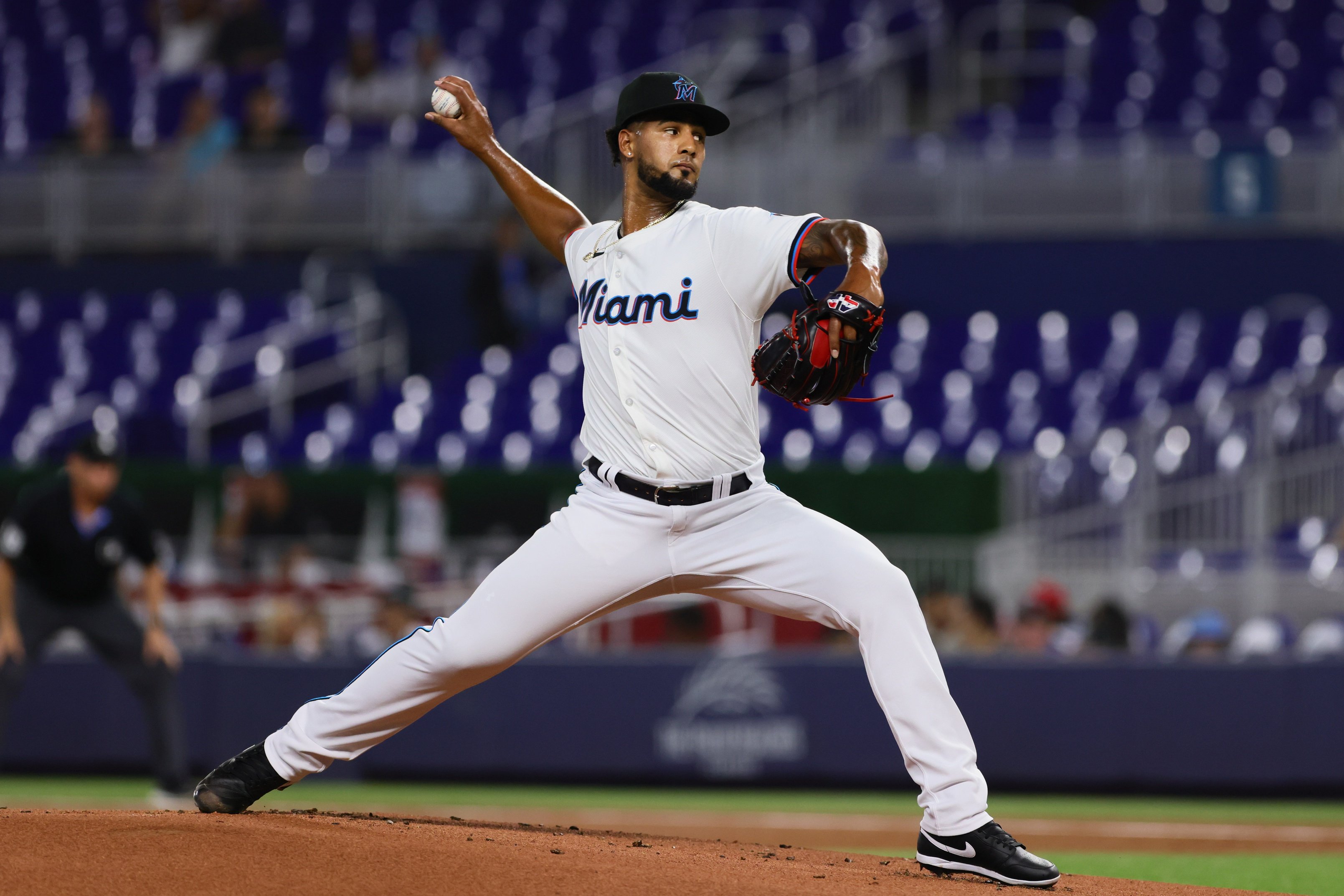 Roddery Muñoz leads Marlins to first series win of 2024 - Marlins - Fish On  First