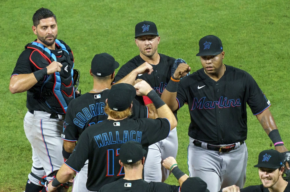 5-year Marliniversary: Marlins snap Opening Day losing streak to kick off COVID-shortened season