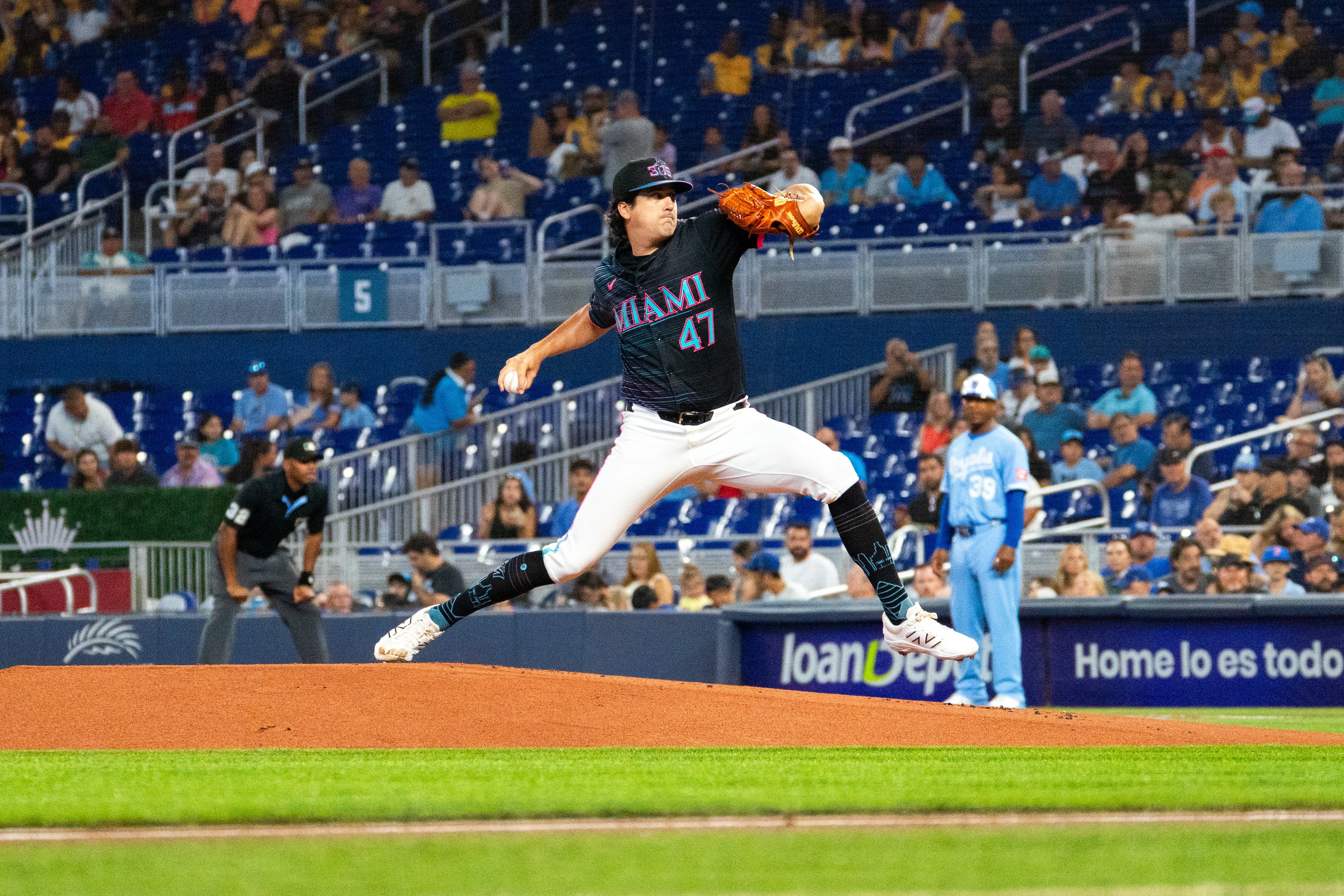 Quantrill completes six, Marlins edge out Royals to win another series
