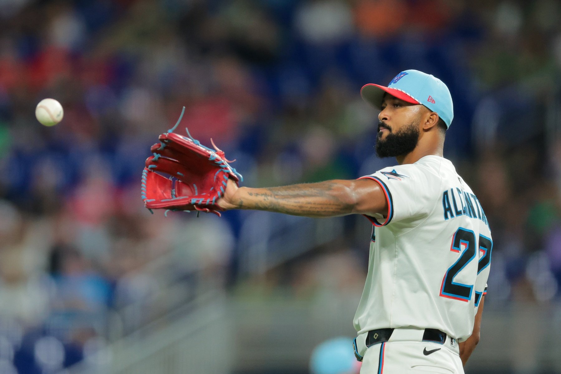 Marlins hold onto Sandy Alcantara, Edward Cabrera through 2025 trade deadline