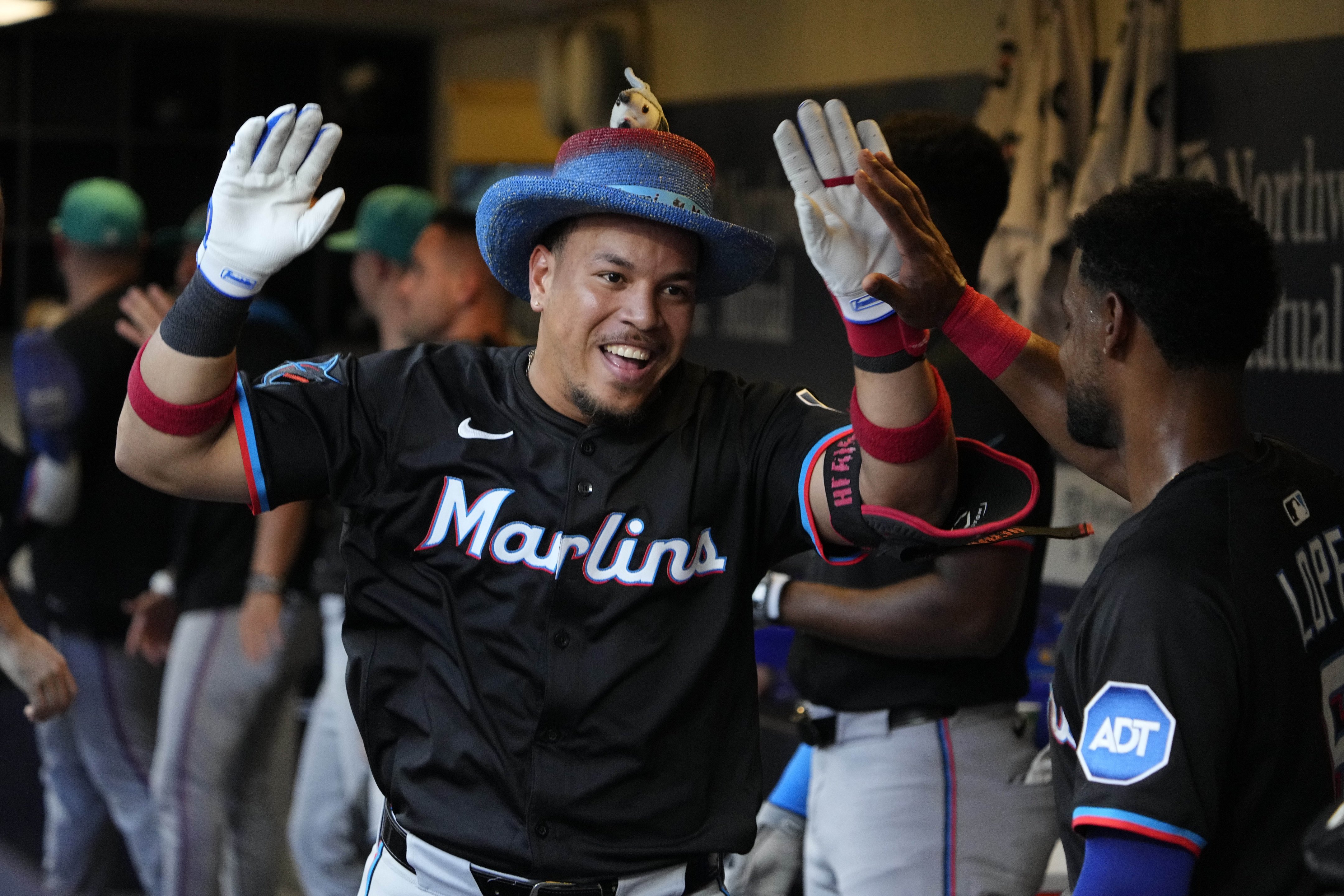 Offishial News: It’s time for Marlins to try Heriberto Hernandez at first base