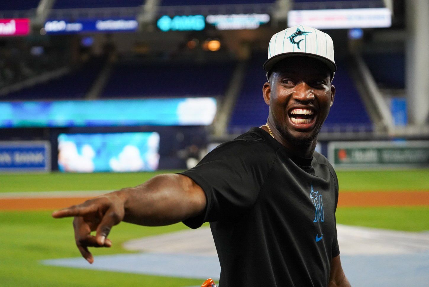 Astros shopping for a hitter at trade deadline, considering Jesús Sánchez