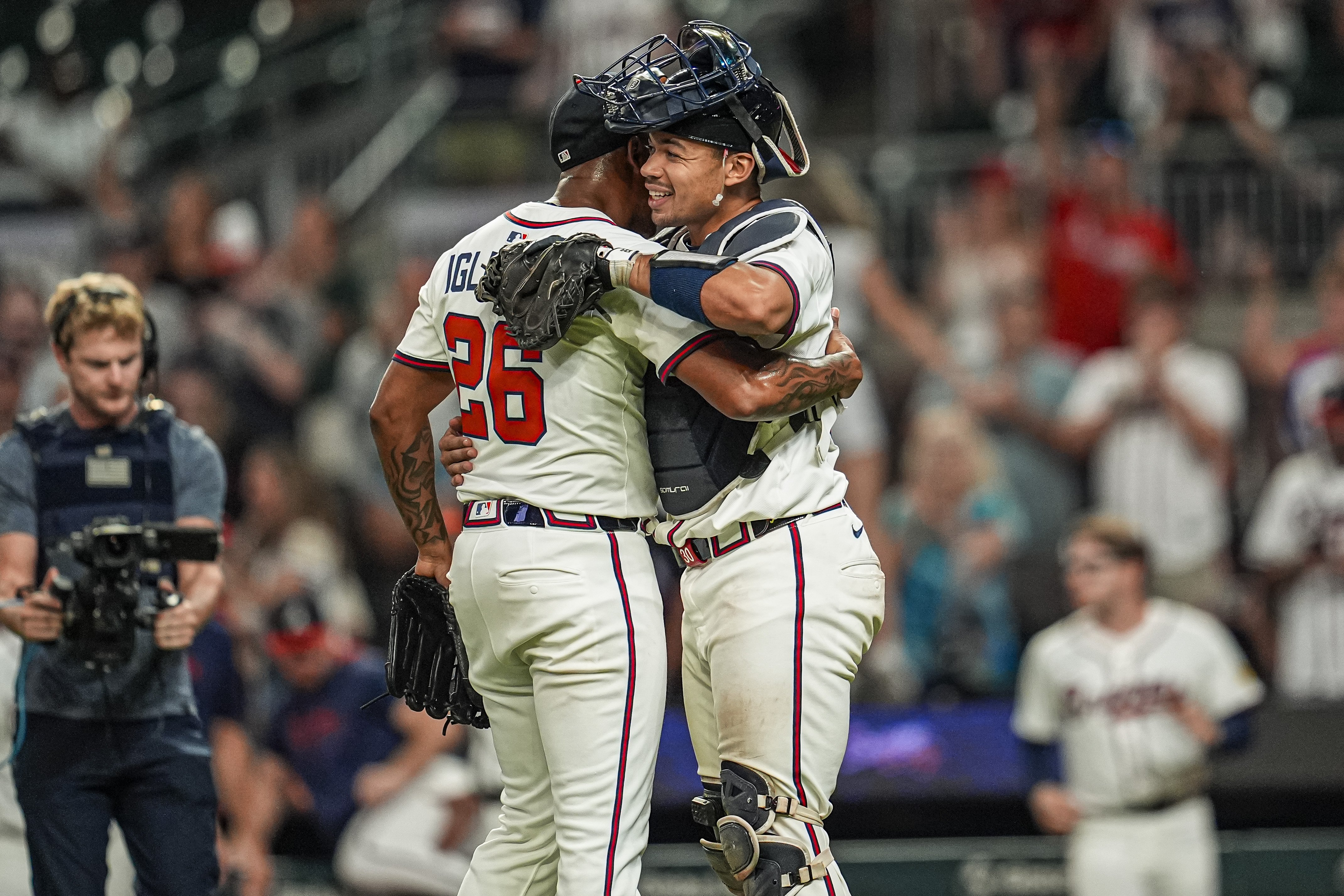 Late collapse dooms Marlins in unfriendly confines