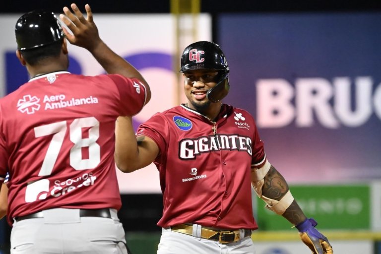 Should Marlins rethink first base plans after Deyvison De Los Santos' winter ball success?