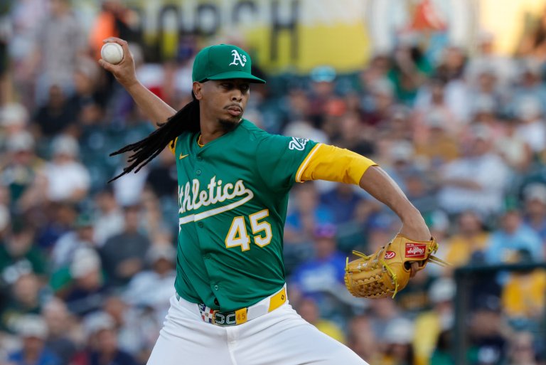 Marlins claim pitcher Osvaldo Bido off waivers