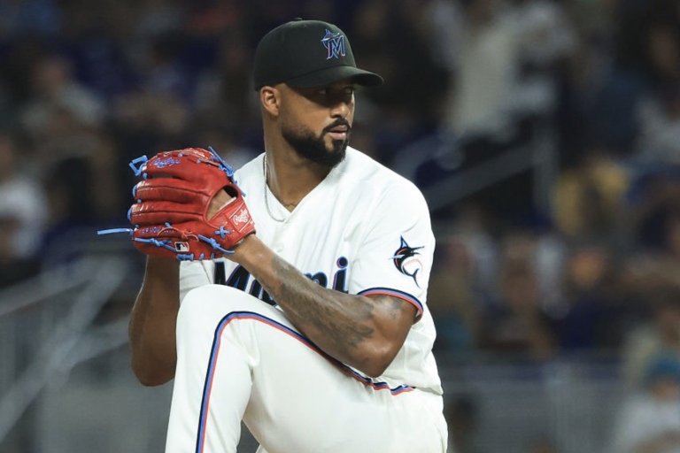 Vintage Sandy makes appearance on Opening Night