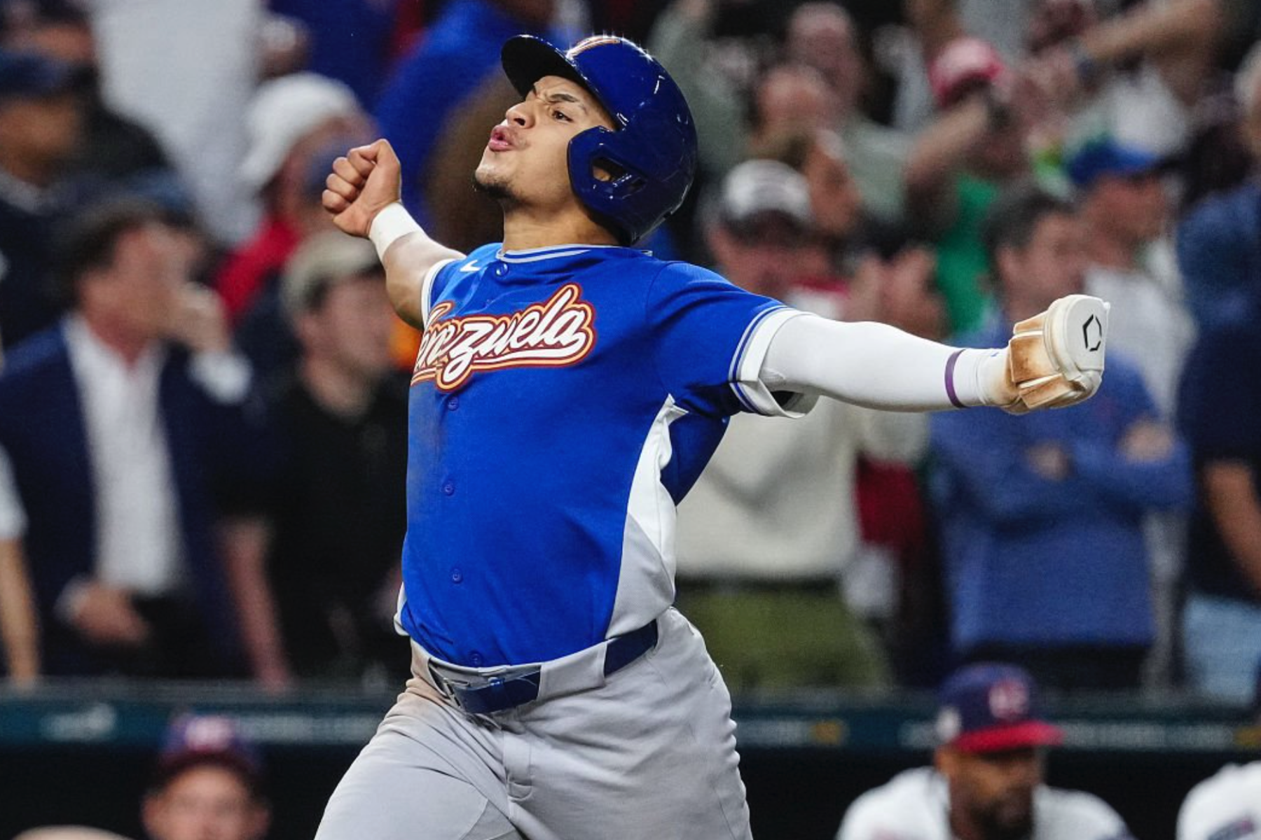 javier sanoja cross home plate wbc_Daniel Shirey:WBCI:MLB Photos.png