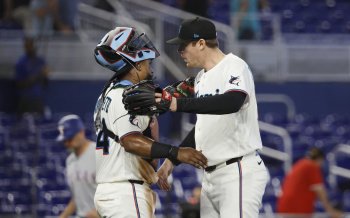 Navarreto's wild day culminates in latest Marlins win