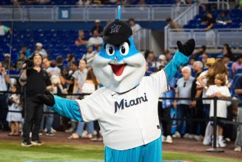 Freefalling Marlins lose 11th straight, tie franchise record
