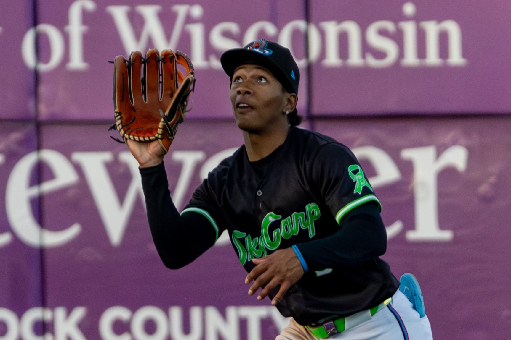 dillon head catch_Cole Corrigan_Beloit Sky Carp.jpg