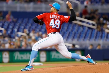 5-year Marliniversary: López sets MLB record with 9 straight strikeouts to open win over Braves